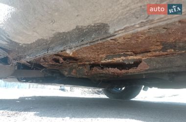 Седан Mazda 323 2002 в Ріпках