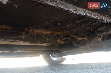 Седан Mazda 323 2002 в Ріпках