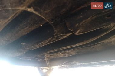 Седан Mazda 323 2002 в Ріпках