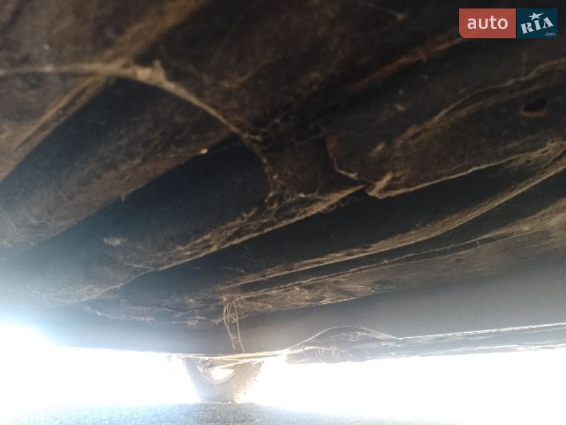 Седан Mazda 323 2002 в Ріпках