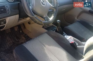 Седан Mazda 323 2002 в Ріпках