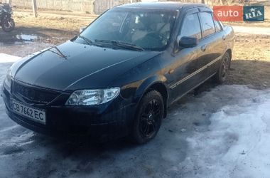 Седан Mazda 323 2002 в Ріпках