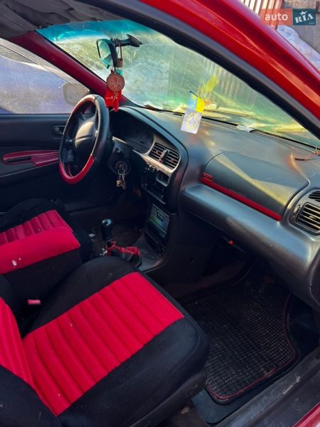 Седан Mazda 323 1995 в Стреховцы