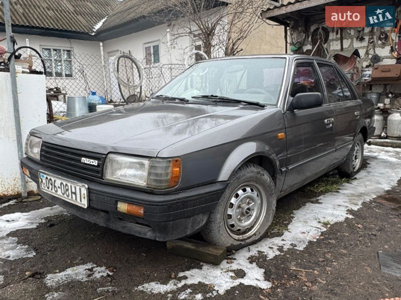 Седан Mazda 323 1986 в Вознесенске