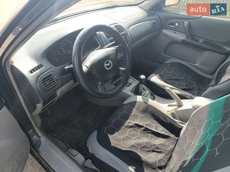 Mazda 323 2000