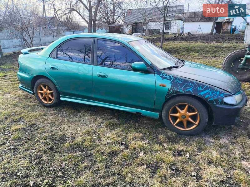 Седан Mazda 323 1995 в Узине