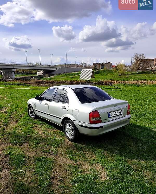 Седан Mazda 323 1998 в Вознесенске