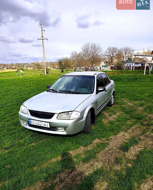 Седан Mazda 323 1998 в Вознесенске