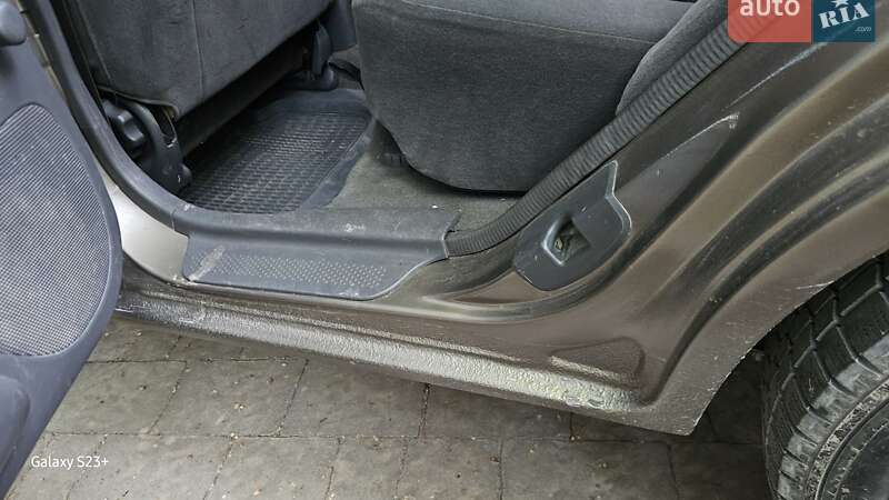Хэтчбек Mazda 323 2000 в Львове