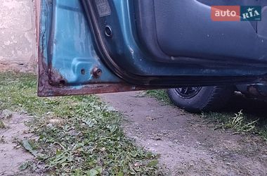 Седан Mazda 323 1993 в Кременце