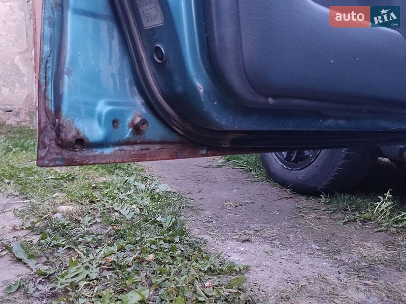 Седан Mazda 323 1993 в Кременце