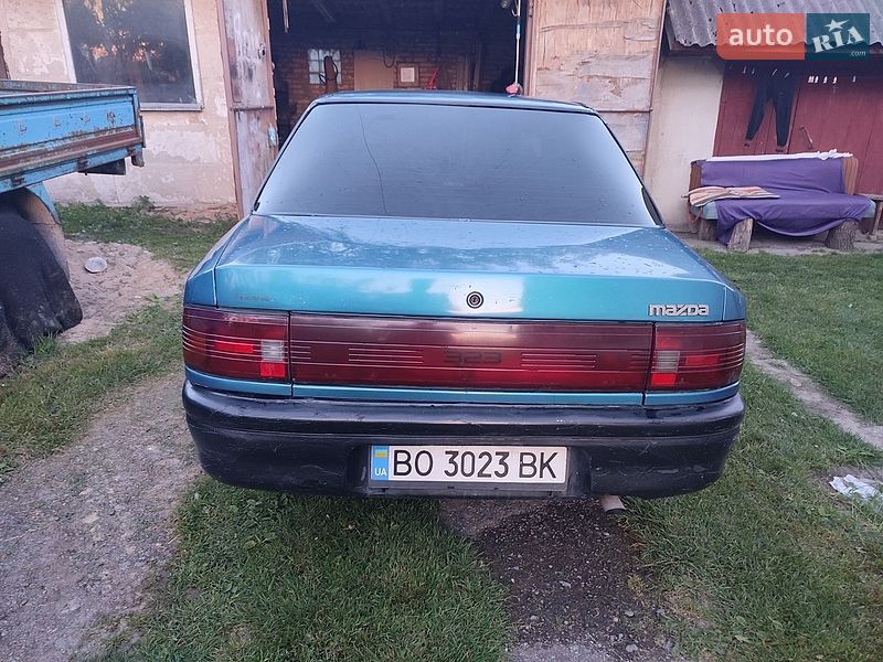 Седан Mazda 323 1993 в Кременце