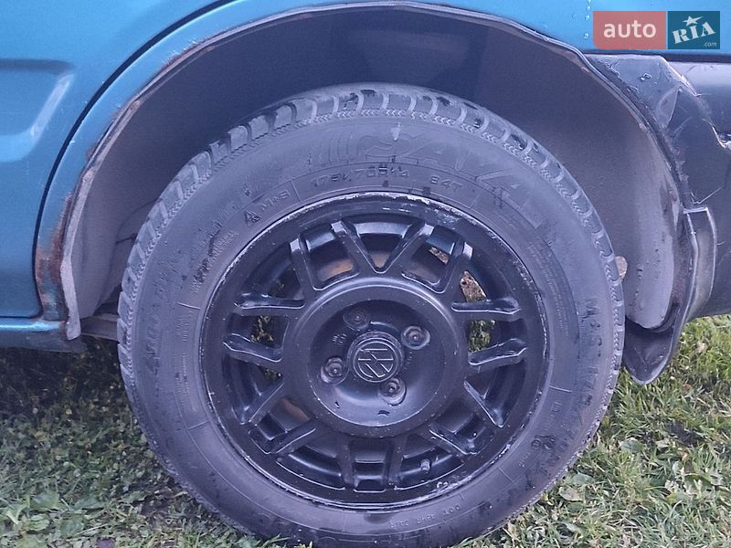 Седан Mazda 323 1993 в Кременце