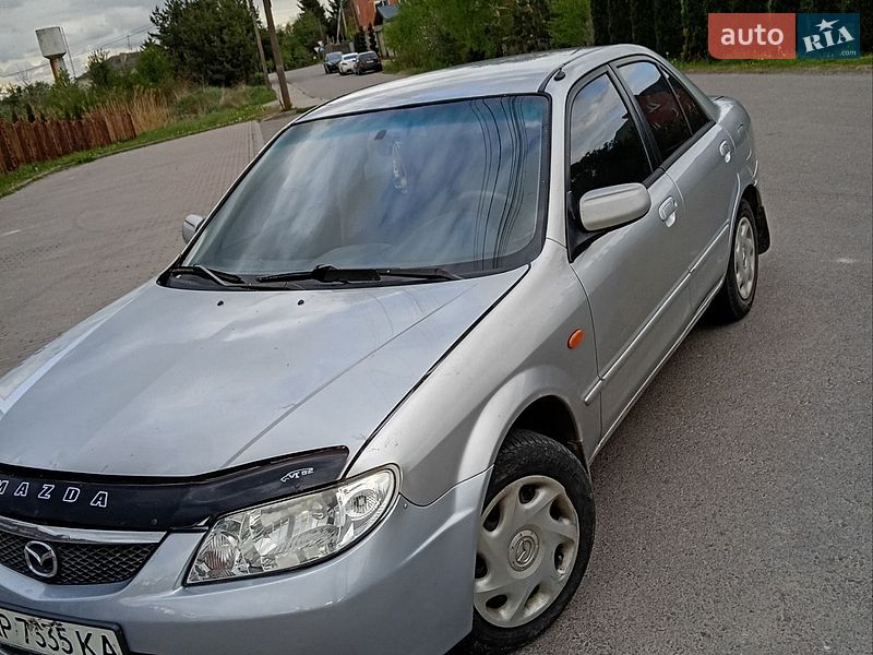 Седан Mazda 323 2002 в Львове