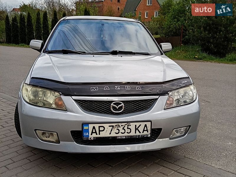 Седан Mazda 323 2002 в Львове