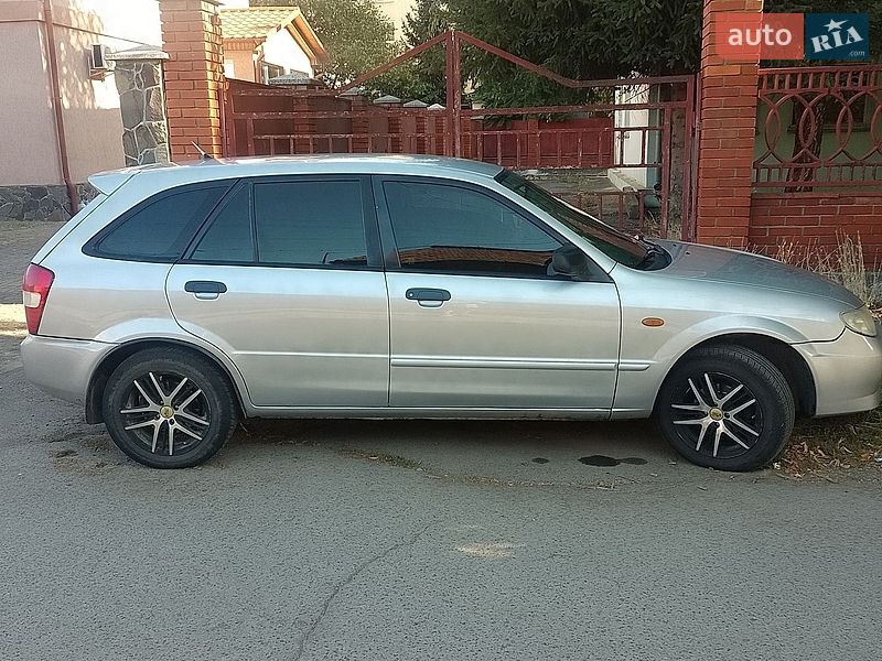 Хэтчбек Mazda 323 2000 в Берегово