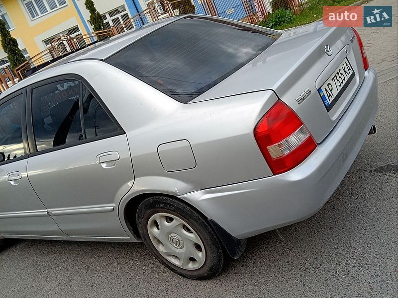 Седан Mazda 323 2002 в Львове