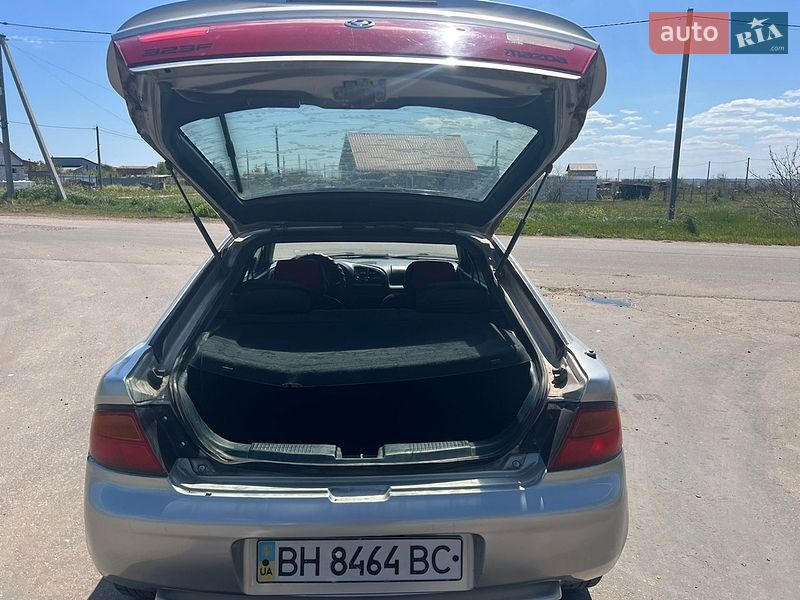 Седан Mazda 323 1995 в Одесі