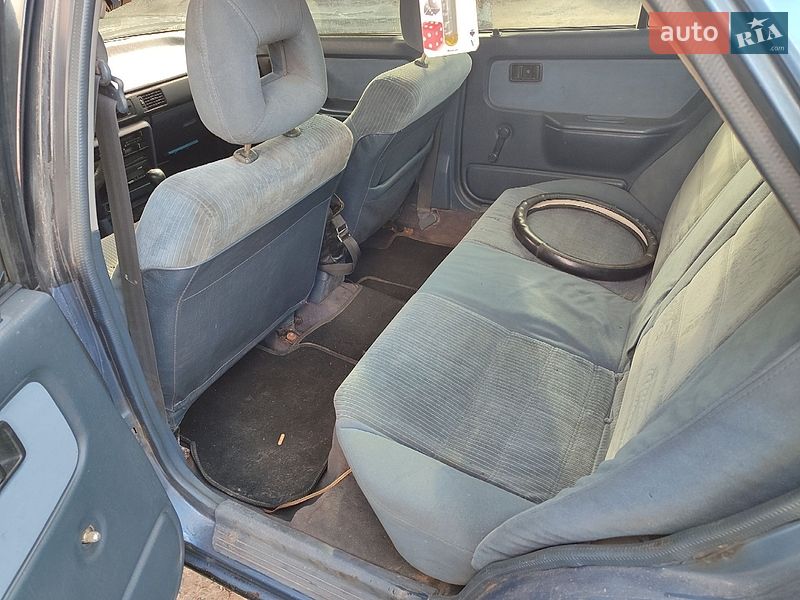 Седан Mazda 323 1990 в Дніпрі