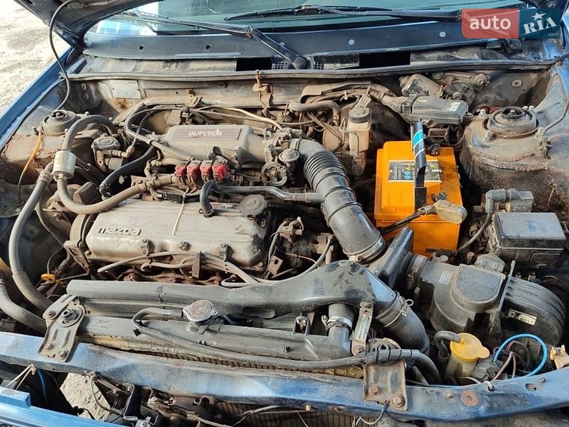 Седан Mazda 323 1990 в Дніпрі