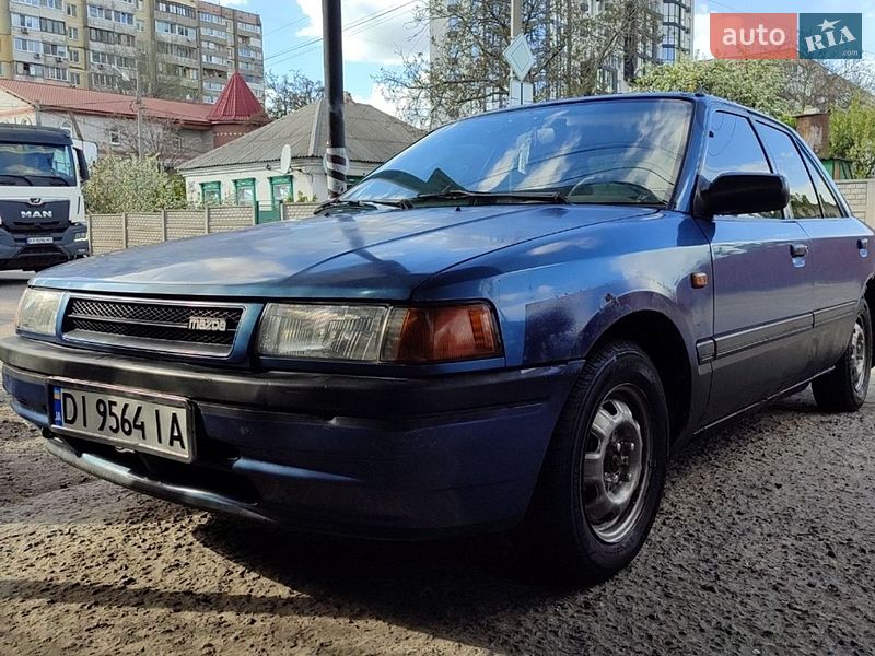 Седан Mazda 323 1990 в Дніпрі