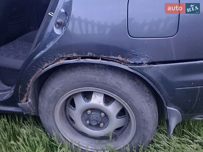 Седан Mazda 323 1997 в Новомосковске