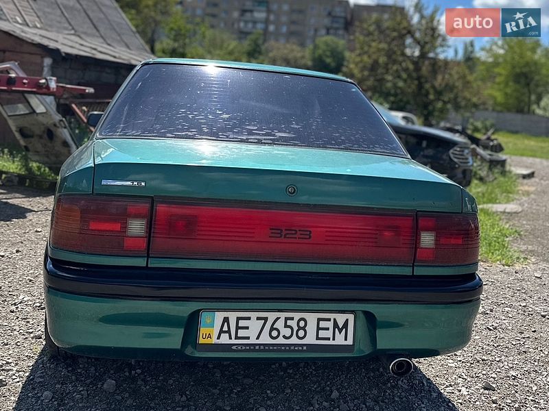 Седан Mazda 323 1995 в Кривом Роге