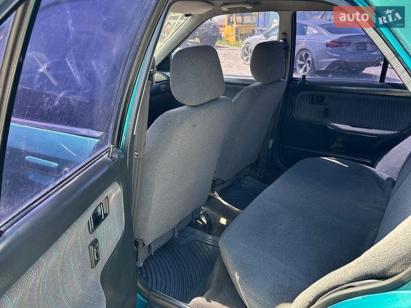 Седан Mazda 323 1995 в Кривом Роге