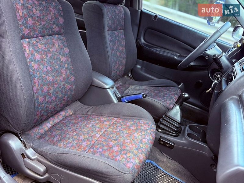 Седан Mazda 323 1998 в Одессе