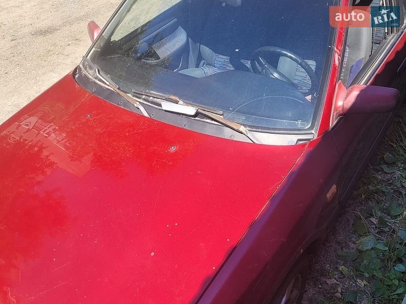 Седан Mazda 323 1991 в Киеве