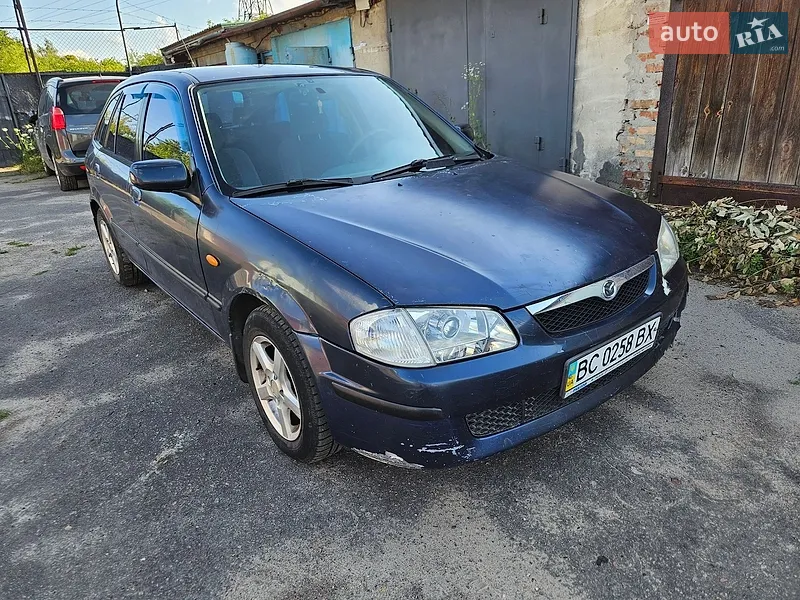 Mazda 323 2000