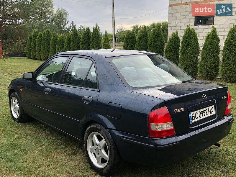Седан Mazda 323 1998 в Яворові