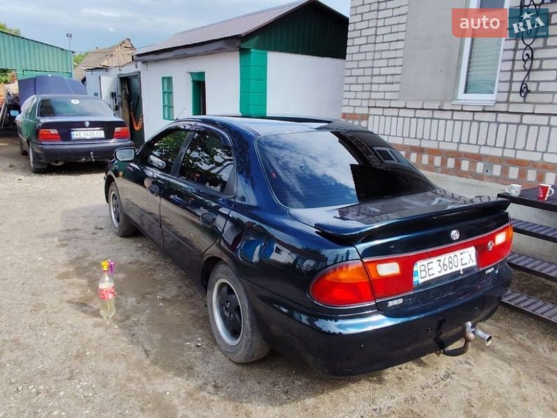 Седан Mazda 323 1995 в Новом Буге