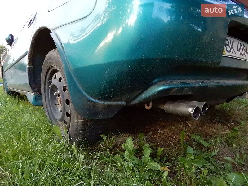 Хэтчбек Mazda 323 1998 в Ровно