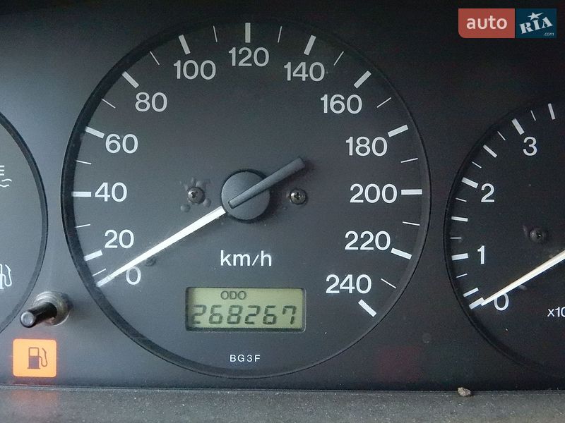 Хэтчбек Mazda 323 1998 в Ровно