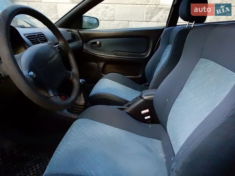 Хэтчбек Mazda 323 1998 в Ровно