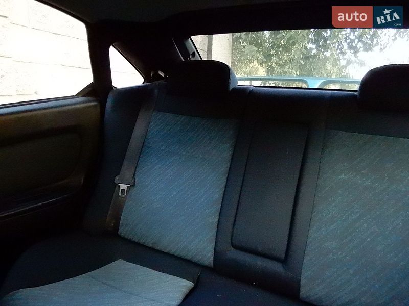 Хэтчбек Mazda 323 1998 в Ровно