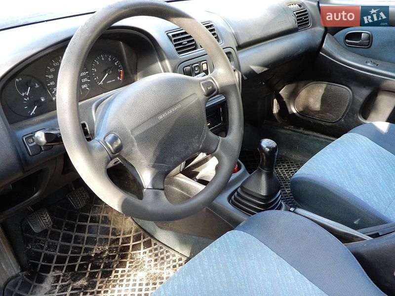 Хэтчбек Mazda 323 1998 в Ровно