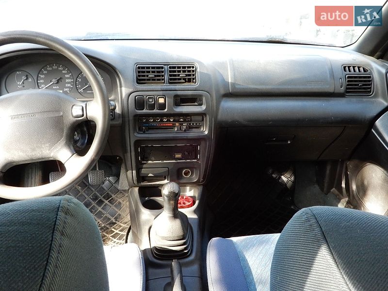 Хэтчбек Mazda 323 1998 в Ровно