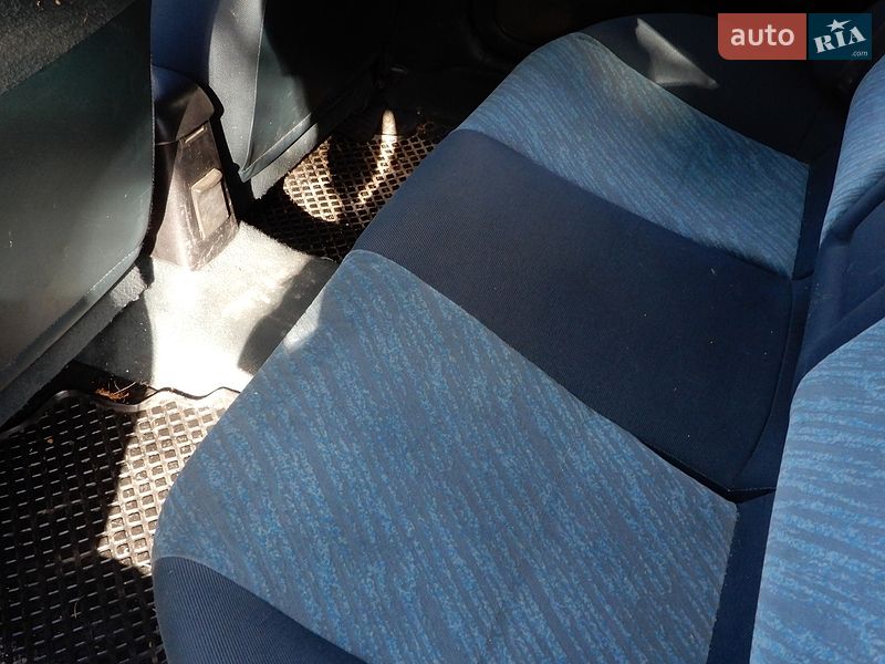Хэтчбек Mazda 323 1998 в Ровно