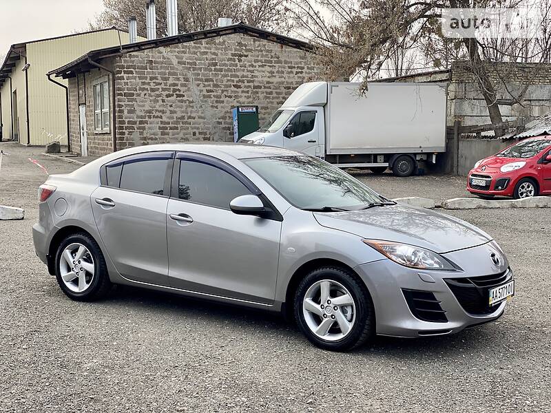 Седан Mazda 3 2011 в Киеве