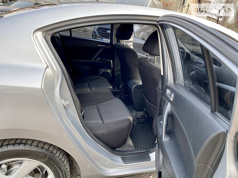 Седан Mazda 3 2011 в Киеве