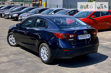 Седан Mazda 3 2016 в Киеве