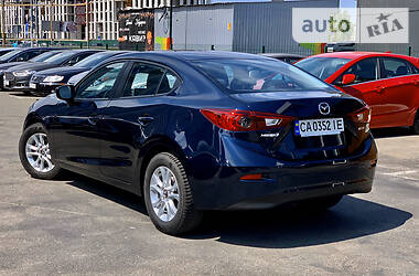 Седан Mazda 3 2016 в Киеве