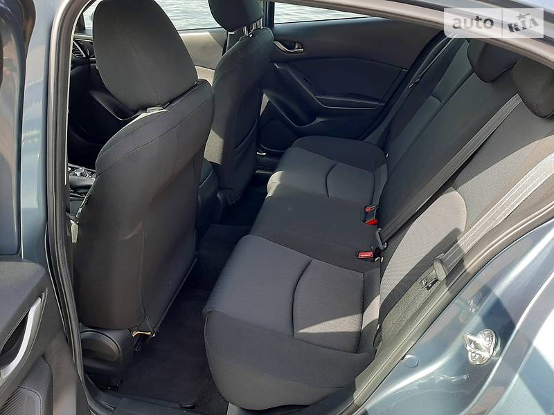 Седан Mazda 3 2016 в Дніпрі