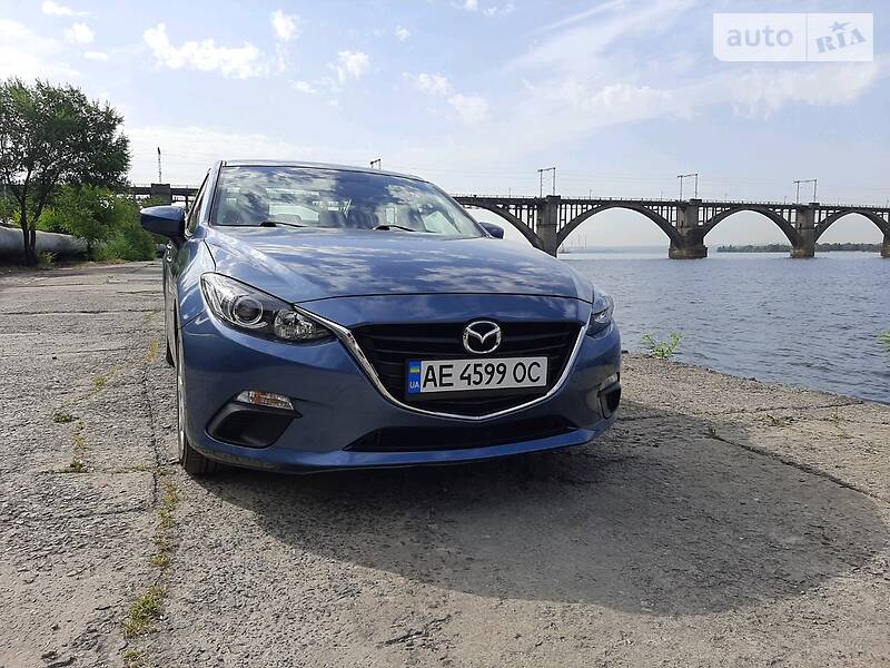 Седан Mazda 3 2016 в Дніпрі