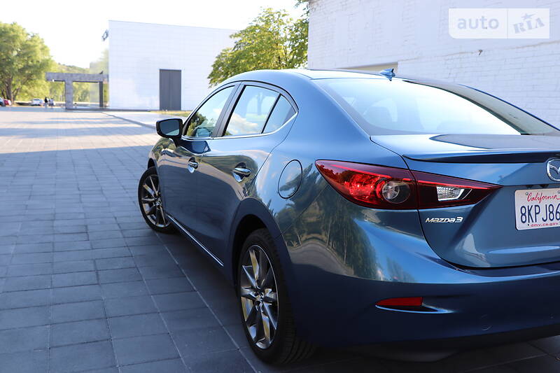 Седан Mazda 3 2018 в Кременчуці