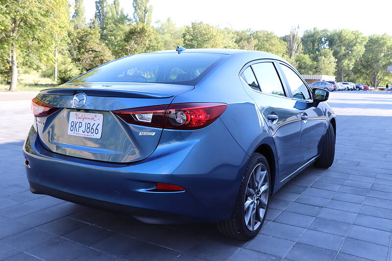 Седан Mazda 3 2018 в Кременчуці