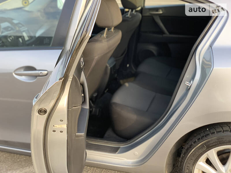 Седан Mazda 3 2011 в Рівному