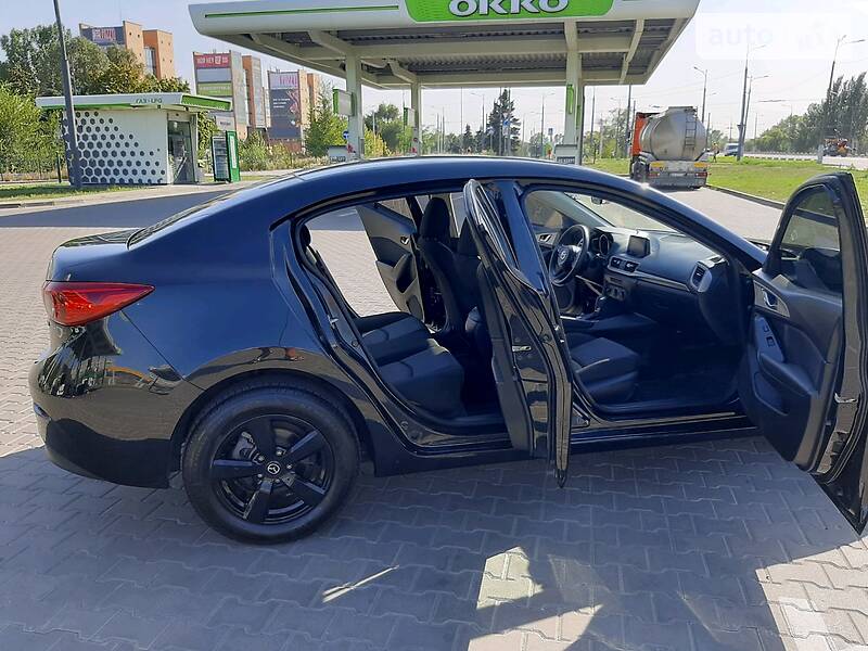 Седан Mazda 3 2017 в Дніпрі